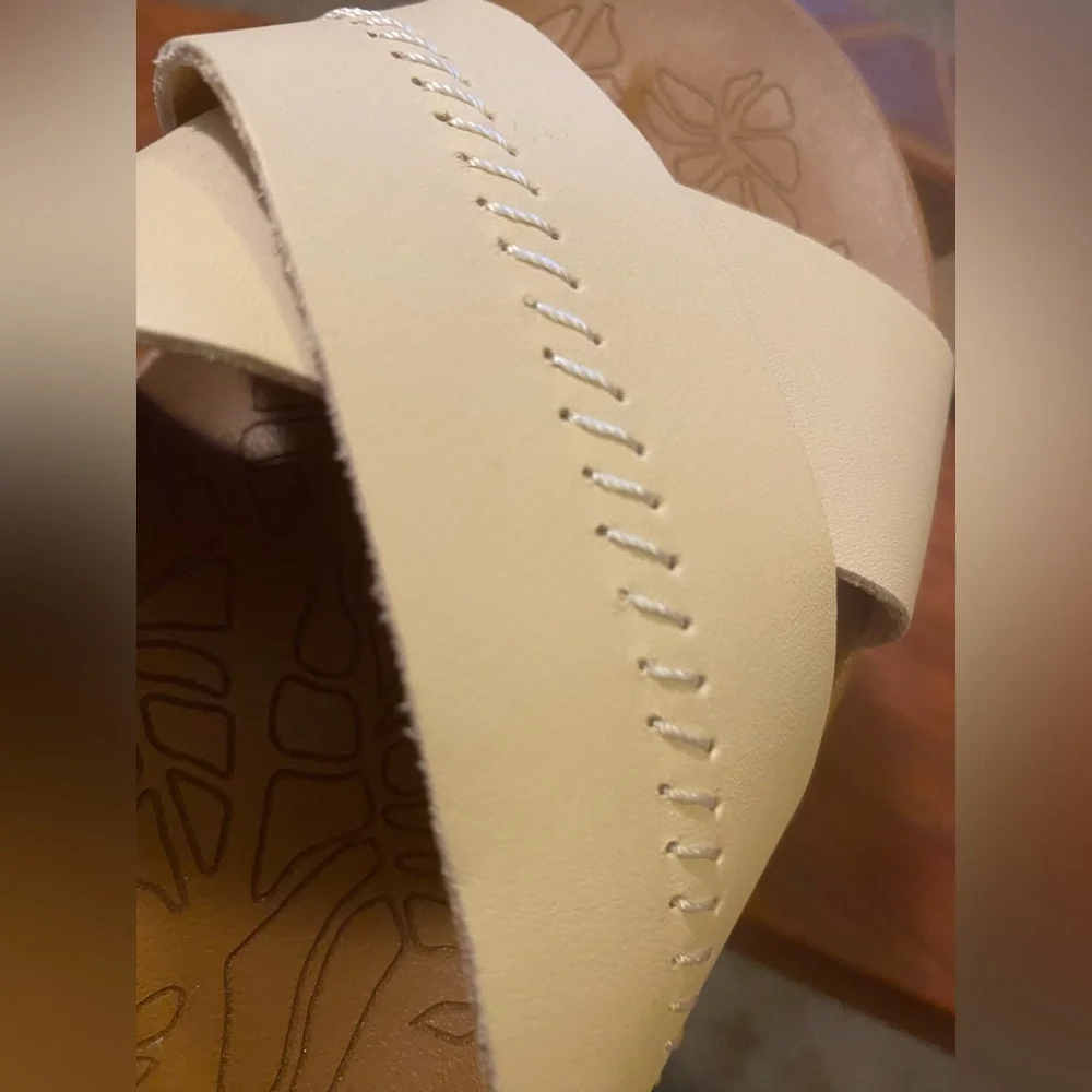 OluKai Kīpe‘a ‘Olu Women’s Leather Slide Sandals Puka Tan Size 8 - Picture 6 of 8